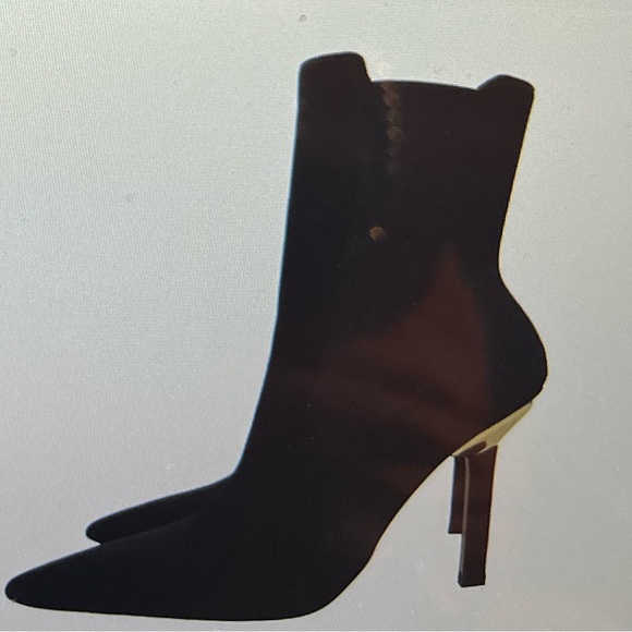 Good American |  Pointed Toe Chelsea Bootie - Picture 4 of 7